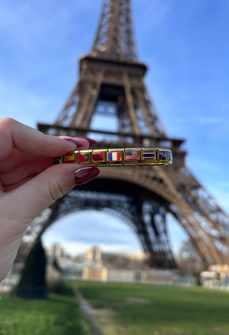 Pulseira dourada em Paris